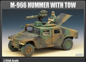 1:35 M-1025 HUMMER - Academy 13250