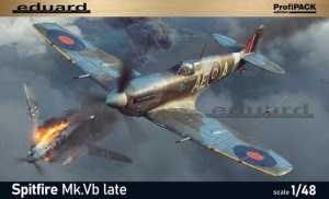 1:48 Supermarine SPITFIRE Mk.V b - Brytyjski samolot myśliwski - Eduard 82156 [ProfiPack]