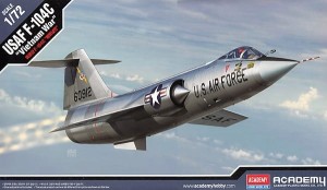 1:72 Lockheed F-104 G STARFIGHTER Vietnam War - Academy  12576