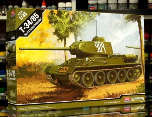 1:35 T-34/85 Fabryka Nr 112 - Academy 13290